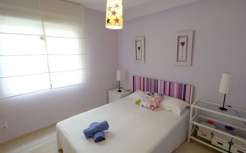 Residencial Mar: Zimmer, Schlafzimmer, Möbel, Eigentum, Interior Design, Wand, Bett, Bettdecke, Bettrahmen, Gebäude