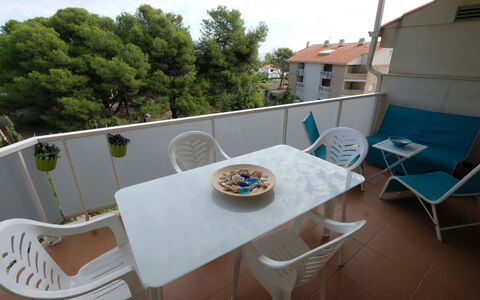 Residencial Mar: Eigentum, Haus, Zimmer, Balkon, Gebäude, Grundeigentum, Tabelle, Möbel, Wohnung, Urlaub