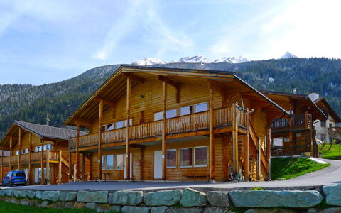 Sur Baselgia: Haus, Zuhause, Eigentum, Gebäude, Blockhaus, Hütte, Grundeigentum, Dach, Berg, Abstellgleis