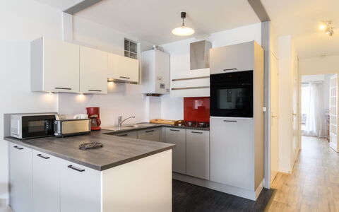 Poséidon: Gebäude, Cabinetry, Countertop, Küchengerät, Haushaltsgerät, Herd, Holz, Küche, Haus, Interior Design