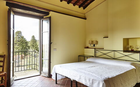 Villa Cincinelli: Schlafzimmer, Zimmer, Eigentum, Möbel, Bett, Gebäude, Bettrahmen, Interior Design, Decke, Bettdecke