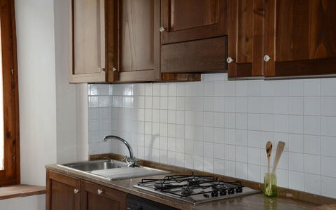 Villa Cincinelli: Countertop, Küche, Fliese, Zimmer, Eigentum, Cabinetry, Möbel, Fussboden, Spüle, Sinken