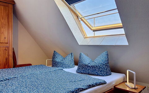 Fip-Ferienpark (Insel Poel): Schlafzimmer, Bedding, Bett, Linens, Bettdecke, Kissen, Bettrahmen, Dekokissen, Hartholz, Daylighting