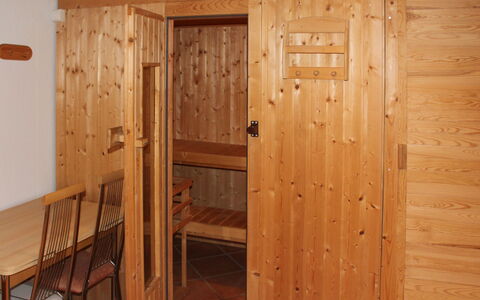 Villa Meike (Insel Poel): Zimmer, Holzbeize, Holz, Wand, Möbel, Holz, Hartholz, Tür, Schrank, Gebäude