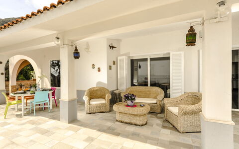 Villa Di Sofia: Eigentum, Zimmer, Gebäude, Interior Design, Wohnzimmer, Grundeigentum, Zuhause, Haus, Möbel, Estate