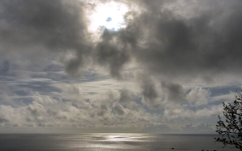 Villa Di Sofia: Himmel, Wolke, Daytime, Horizont, Atmosphärisches Phänomen, Kumulus, Meer, Licht, Sonnenlicht, Atmosphäre