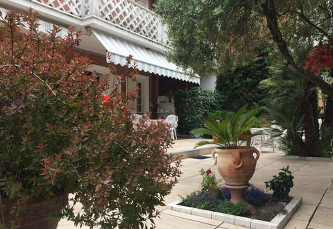 Casa Matilde: Eigentum, Haus, Grundeigentum, Zuhause, Gebäude, Botanik, Blumentopf, Zimmerpflanze, Hof, Baum