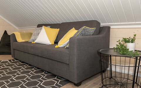 Hiili: Flooring, Fussboden, Couch, Holz, Holzboden, Möbel, Interior Design, Wohnzimmer, Laminatboden