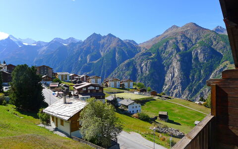 Grächen 110: Bergforms, Berg, Gebirge, Bergdorf, Bergstation, Alpen, Hochland, Natürliche Landschaft, Senke, Himmel