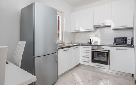 Poreč Nova Vas 107: Eigentum, Zimmer, Küche, Möbel, Cabinetry, Major Appliance, Gebäude, Interior Design, Haus, Herd