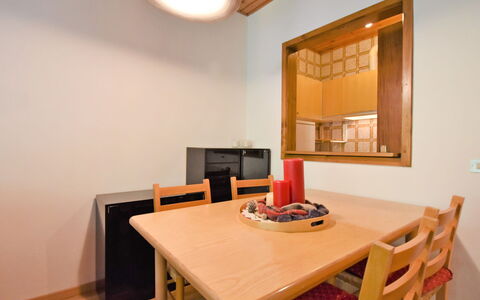 Madonna di Campiglio 300: Zimmer, Eigentum, Möbel, Interior Design, Esszimmer, Tabelle, Gebäude, Haus, Fussboden, Grundeigentum
