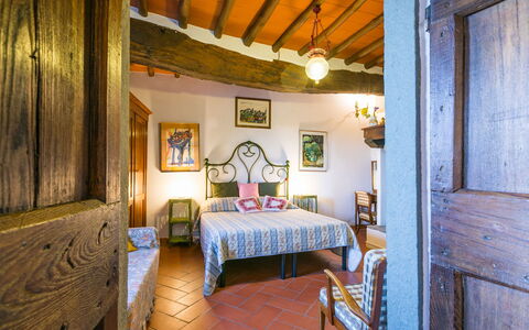 Ridaldi: Möbel, Eigentum, Tabelle, Gebäude, Holz, Interior Design, Komfort, Fenster, Bettrahmen, Bett