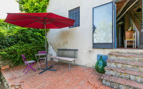 Ridaldi: Pflanze, Möbel, Gebäude, Regenschirm, Schatten, Gartenmöbel, Fenster, Interior Design, Tabelle, Freizeit