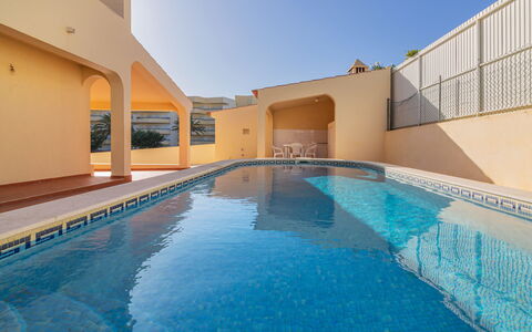 Flor de Maio: Schwimmbad, Eigentum, Gebäude, Grundeigentum, Haus, Die Architektur, Resort, Zuhause, Freizeit, Wohnung