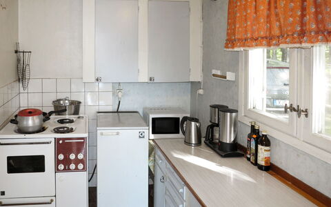 Älgnäs: Countertop, Cabinetry, Spüle, Eigentum, Küchengerät, Weiss, Fenster, Küche, Sinken, Herd