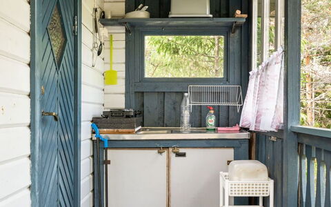 Boda Åsen Jaktstugan: Eigentum, Pflanze, Azurblau, Holz, Fenster, Interior Design, Gebäude, Flooring, Fussboden