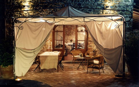 La Boutique del Cardinale: Möbel, Eigentum, Zelt, Pflanze, Stuhl, Schatten, Freizeit, Tönungen Und Schatten, Veranstaltung