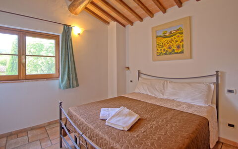 Borgo Mulignone: Schlafzimmer, Zimmer, Bett, Möbel, Eigentum, Gebäude, Bettdecke, Decke, Bettrahmen, Fussboden