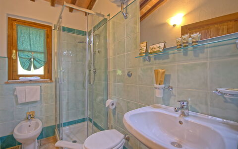 Borgo Mulignone: Badezimmer, Zimmer, Eigentum, Badewanne, Wand, Armatur, Grundeigentum, Zapfhahn, Interior Design, Haus
