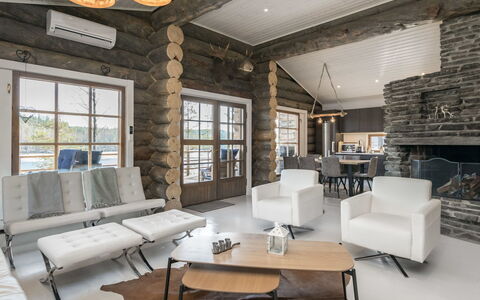 Villa Moose: Möbel, Interior Design, Holz, Flooring, Couch, Decke, Wohnzimmer, Fussboden, Zuhause, Zimmer