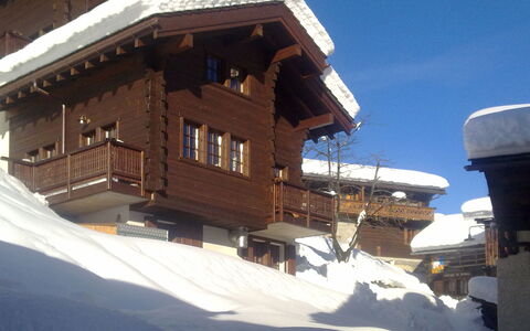 Chalet a Coeur: Eigentum, Gebäude, Himmel, Schnee, Fenster, Steigung, Haus, Holz, Einfrieren, Freizeit