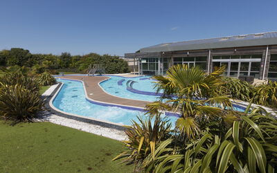 Filey 900: Eigentum, Schwimmbad, Resort, Grundeigentum, Haus, Gebäude, Urlaub, Die Architektur, Zuhause, Baum