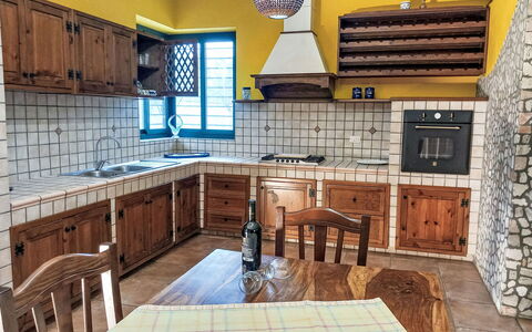 Giusy: Küche, Countertop, Interior Design, Möbel, Flooring, Cabinetry, Küchengerät, Major Appliance, Holz, Decke
