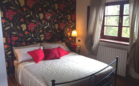 Villa Martina: Schlafzimmer, Bett, Zimmer, Möbel, Eigentum, Bettrahmen, Bettdecke, Interior Design, Matratze, Wand