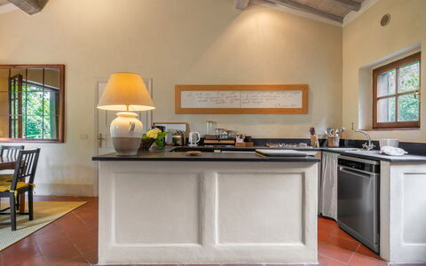 Casa Dell'ambasciatore: Möbel, Interior Design, Countertop, Küche, Flooring, Küchengerät, Holz, Cabinetry, Decke, Beleuchtung
