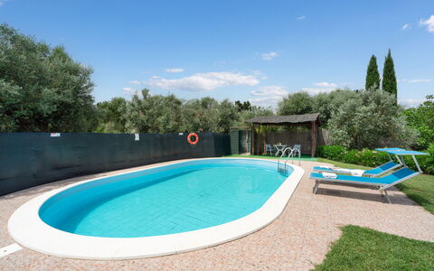 Villa Il Cipresso: Wasser, Wolke, Himmel, Eigentum, Schwimmbad, Azurblau, Baum, Pflanze, Die Architektur, Schatten