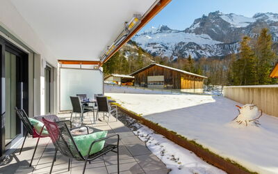 Kandersteg 420: Eigentum, Möbel, Himmel, Fenster, Gebäude, Schatten, Berg, Die Architektur, Holz, Stuhl