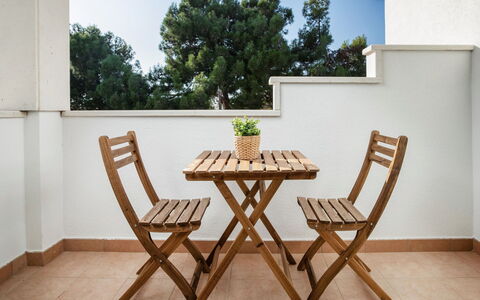 Villa Beach Front: Möbel, Tabelle, Stuhl, Zimmer, Eigentum, Interior Design, Haus, Tisch Im Freien, Holz, Design