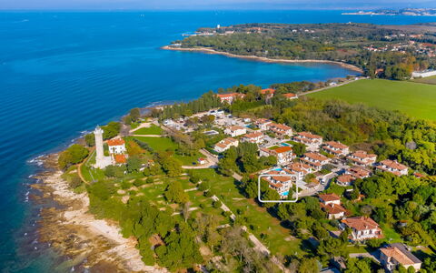Villa Beach Front: Wasser, Himmel, Wasservorräte, Azurblau, Natürliche Landschaft, Küsten Und Ozeanische Forms, Urban Design, Strand, Freizeit, Landschaft