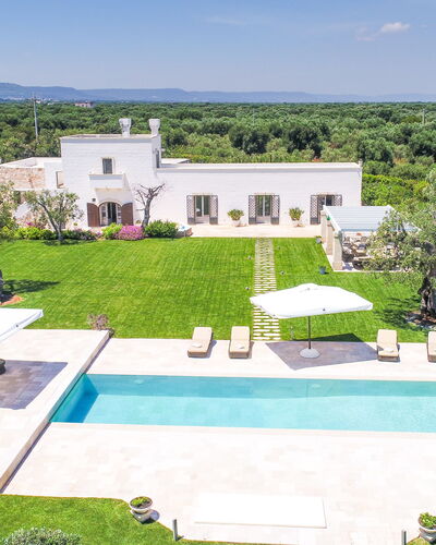 Masseria Villa Il Frantoio: Eigentum, Haus, Estate, Wohngebiet, Gebäude, Grundeigentum, Schwimmbad, Gras, Zuhause, Grundstueck