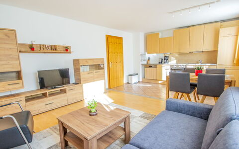 Christine: Zimmer, Eigentum, Wohnzimmer, Möbel, Interior Design, Gebäude, Haus, Gelb, Fussboden, Grundeigentum