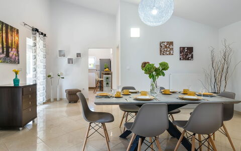 Casetta Filip: Zimmer, Esszimmer, Möbel, Interior Design, Eigentum, Tabelle, Gebäude, Fussboden, Decke, Wand