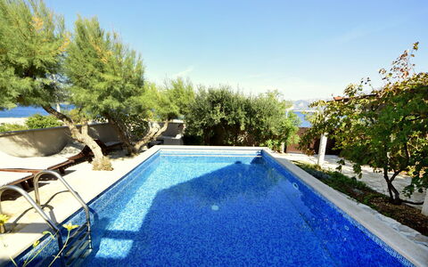 Sofija: Schwimmbad, Eigentum, Grundeigentum, Freizeit, Haus, Gebäude, Zuhause, Villa, Himmel, Estate