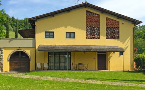 Podere: Gebäude, Himmel, Pflanze, Fenster, Wolke, Baum, Haus, Holz, Grundstueck, Hütte