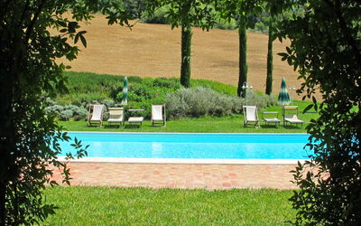 San Giovanni 801: Eigentum, Schwimmbad, Gras, Baum, Freizeit, Haus, Grundeigentum, Rasen, Grundstueck, Estate
