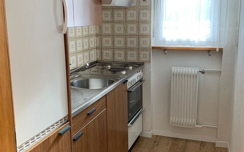 Bijou: Cabinetry, Countertop, Sinken, Spüle, Küche, Fenster, Holz, Interior Design, Haushaltsgerät, Fussboden