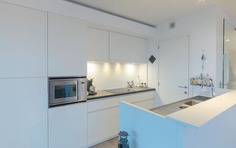 Pura Vida with Balcony: Eigentum, Zimmer, Countertop, Interior Design, Möbel, Cabinetry, Küche, Gebäude, Haus, Decke