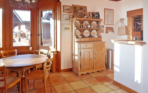 Marmousets 2: Zimmer, Eigentum, Möbel, Gebäude, Interior Design, Fussboden, Haus, Decke, Zuhause, Grundeigentum