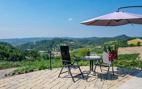 Casa Chiara (Sic400): Himmel, Pflanze, Tabelle, Möbel, Eigentum, Tisch Im Freien, Regenschirm, Gartenmöbel, Schatten, Grundstueck