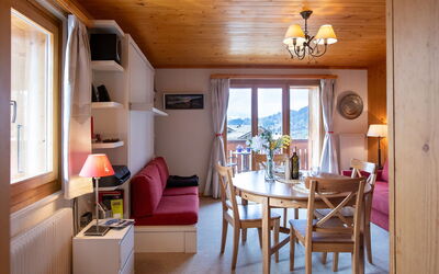 Montagnards 12 877.4: Möbel, Holz, Interior Design, Stuhl, Zimmer, Tabelle, Decke, Küche & Esszimmer Tisch, Wohnzimmer, Holzbeize