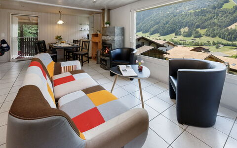 Chalet Guldeli: Möbel, Interior Design, Couch, Decke, Wohnzimmer, Flooring, Zimmer, Fussboden, Beleuchtung