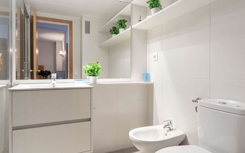 Torredembarra 160: Badezimmer, Zimmer, Eigentum, Interior Design, Gebäude, Badezimmerschrank, Möbel, Fussboden, Armatur, Die Architektur