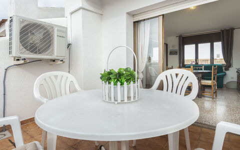Drassanes Iii: Zimmer, Eigentum, Esszimmer, Möbel, Tabelle, Interior Design, Gebäude, Grundeigentum, Haus, Kaffetisch