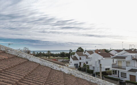 Drassanes Iii: Dach, Himmel, \Stadt, Haus, Meer, Wohngebiet, Urlaub, Die Architektur, Wolke, Baum