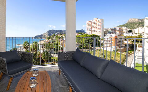 Calpe Calp 268: Gebäude, Himmel, Eigentum, Couch, Möbel, Wasser, Azurblau, Blau, Schatten, Tabelle