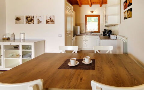 Torre del Lago: Tabelle, Möbel, Eigentum, Cabinetry, Weiss, Holz, Stuhl, Küche, Wohnzimmer, Interior Design
